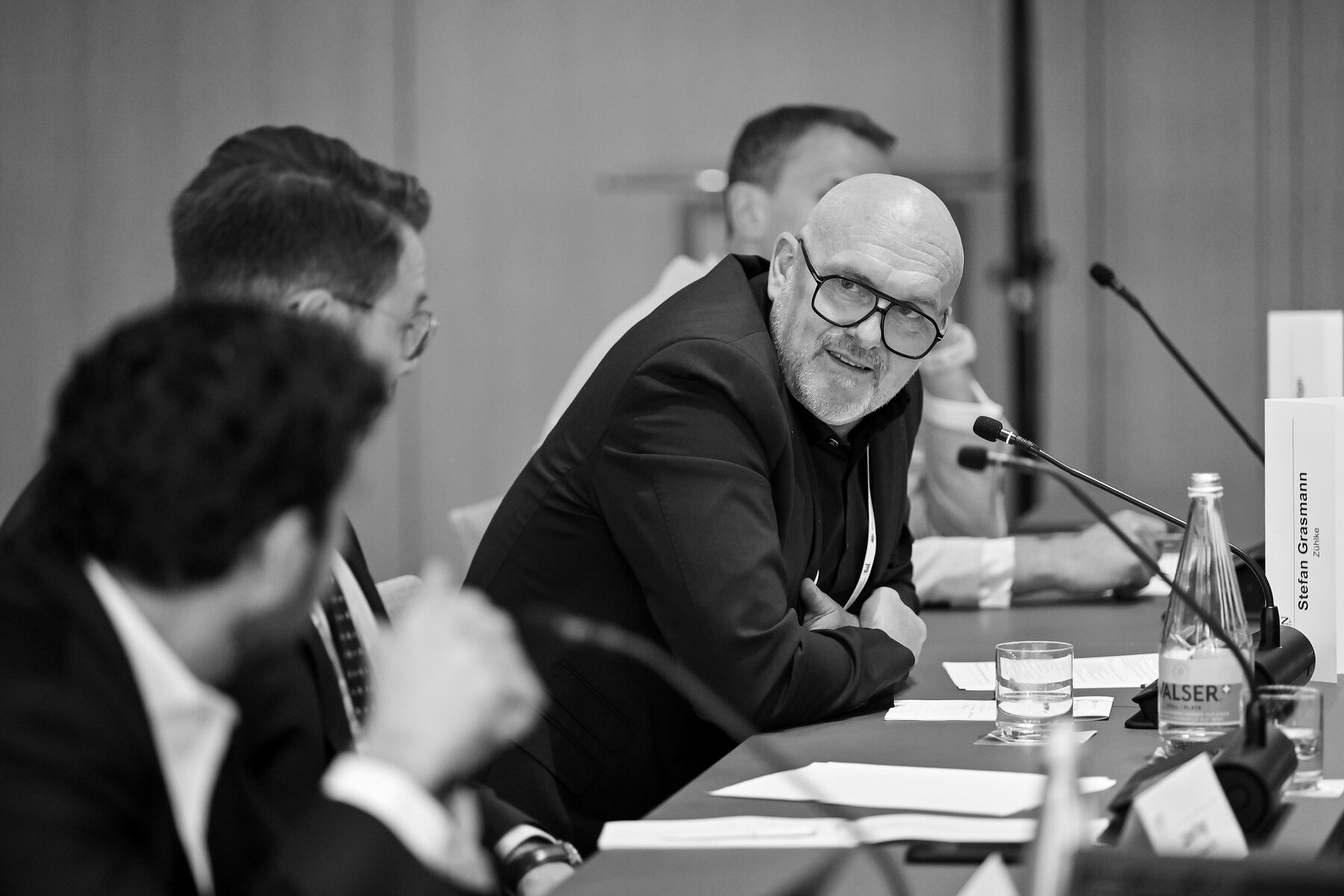 Stefan Grasmann in a roundtable discussion with financial-industry peers